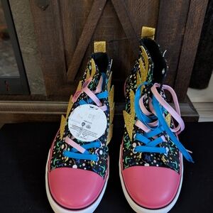 Vibrant Women's Sneakers with Pink and Gold Details